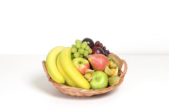 Obstkorb mit 3 kg Inhalt bestehend unter anderem aus Bananen, Äpfel, Trauben, Orangen und Birnen